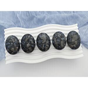 Black Que Sera Palm Stone